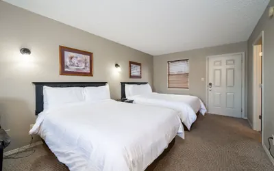 Photo 4 - The Hamilton - Lakefront & Studio Suites, Hot Springs