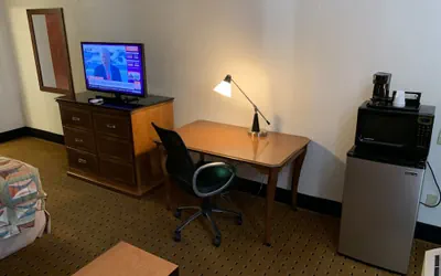 Photo 5 - Brentwood Inn & Suites