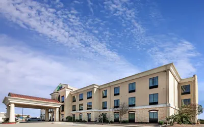 Holiday Inn Express & Suites Floresville by IHG