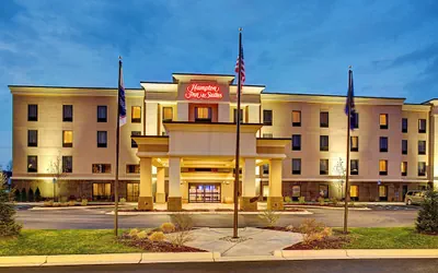 Photo 2 - Hampton Inn & Suites Lansing West