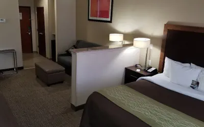 Photo 5 - Comfort Inn & Suites Lakeside