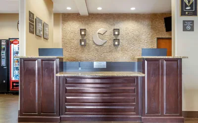 Photo 3 - Comfort Inn & Suites Lakeside