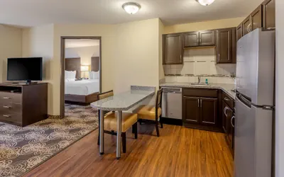 Photo 4 - Landmark Suites