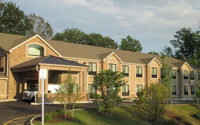 Photo 2 - Red Carpet Inn And Suites Monmouth Jtc