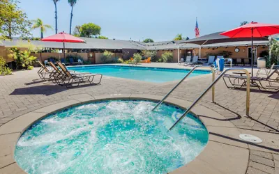 Photo 2 - Carlton Oaks Lodge, an Ascend Collection Hotel