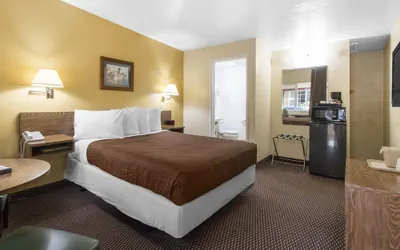 Photo 4 - Town House Motel – Historic Old Town Eureka