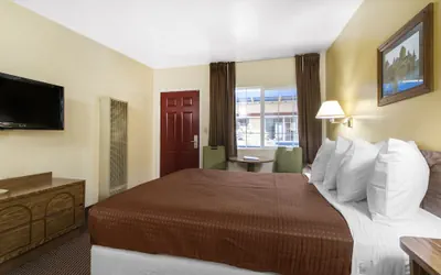 Photo 3 - Town House Motel – Historic Old Town Eureka