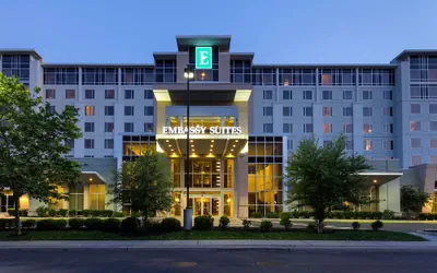 Photo 2 - Embassy Suites Newark Airport