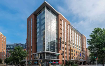 Photo 2 - Hampton Inn & Suites Madison / Downtown