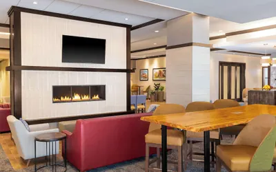 Photo 5 - Hampton Inn & Suites Madison / Downtown