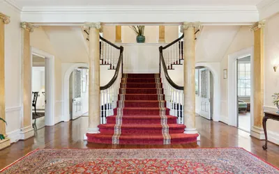 Photo 3 - Airlie Hotel