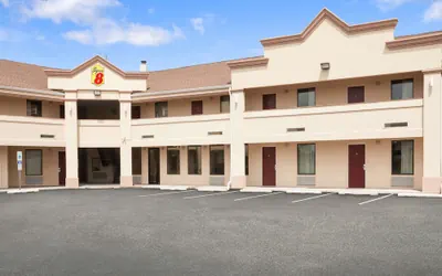 Photo 2 - Super 8 by Wyndham Rahway/Newark