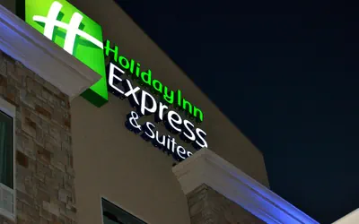 Photo 2 - Holiday Inn Express Hotel & Suites St. Joseph by IHG