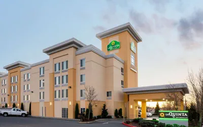Photo 2 - La Quinta Inn & Suites by Wyndham Bellingham