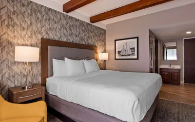 Photo 2 - Best Western Plus Portsmouth Hotel & Suites