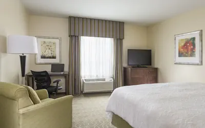 Photo 4 - Hampton Inn & Suites San Bernardino