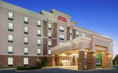 Photo 2 - Hampton Inn & Suites Roanoke Airport
