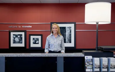 Photo 3 - Hampton Inn & Suites Roanoke Airport