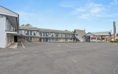 Pine Tree Inn