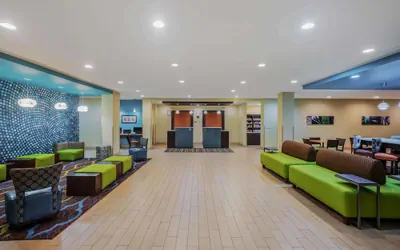 Photo 4 - La Quinta Inn & Suites by Wyndham Beeville