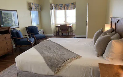 Photo 5 - Elm House Inn