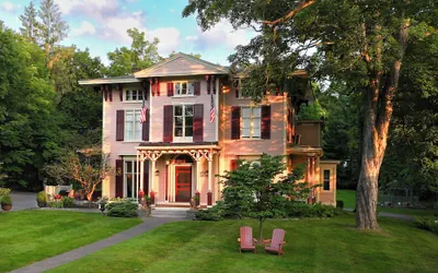 Photo 2 - Landmark Inn