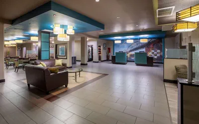 Photo 3 - La Quinta Inn & Suites by Wyndham Durant