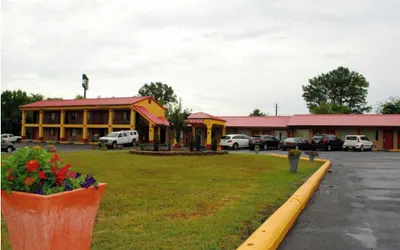 Photo 2 - Duffys Motel Calhoun by Hotel O GA I-75
