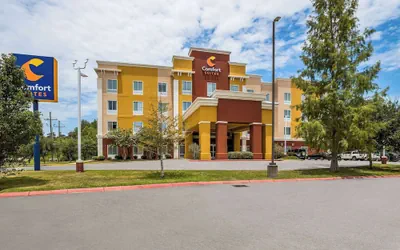 Photo 2 - Comfort Suites Denham Springs