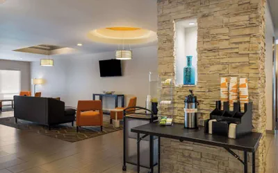 Photo 3 - Comfort Suites Denham Springs