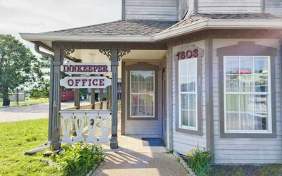 Photo 4 - Victorian Inn