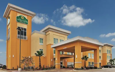 Photo 2 - La Quinta Inn & Suites by Wyndham Jourdanton - Pleasanton