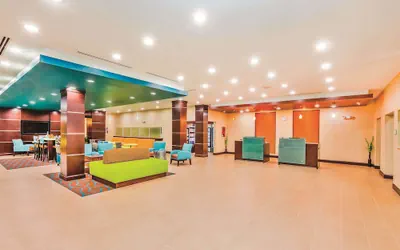 Photo 4 - La Quinta Inn & Suites by Wyndham Cotulla