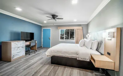 Photo 3 - Pacific Inn & Suites