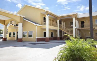 Days Inn & Suites by Wyndham Gonzales TX