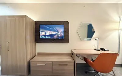 Photo 3 - Holiday Inn Express Kenedy by IHG