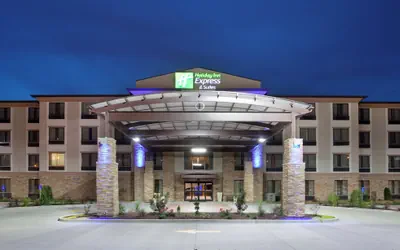 Photo 2 - Holiday Inn Express & Suites St Louis Airport by IHG