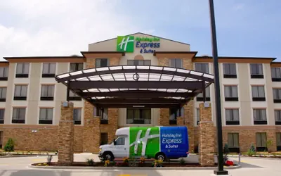 Holiday Inn Express & Suites St Louis Airport by IHG
