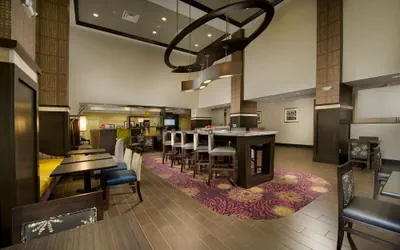 Photo 4 - Hampton Inn & Suites Buffalo Airport