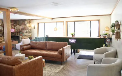 Photo 3 - Sierra Blue Hotel & Swim Club