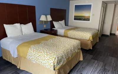 Photo 4 - The Royal Inn & Suites