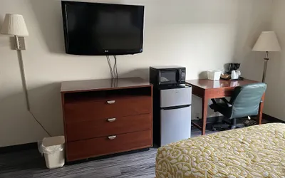 Photo 5 - The Royal Inn & Suites