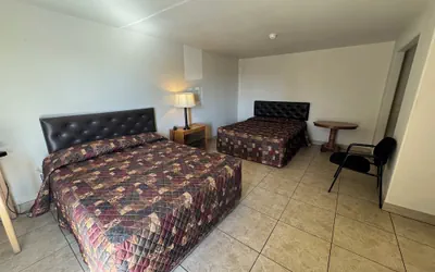 Photo 3 - Airport Motel