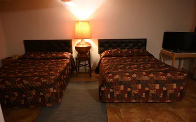 Photo 4 - Airport Motel