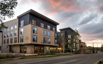 Photo 2 - Hotel Indigo Silverthorne by IHG
