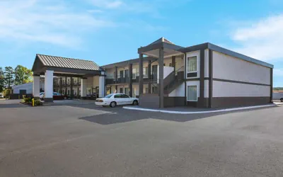 Photo 2 - Rodeway Inn Commerce