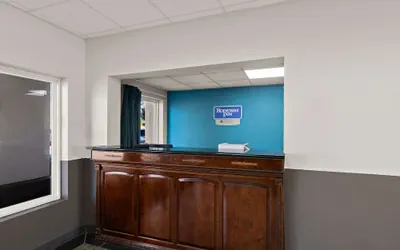 Photo 4 - Rodeway Inn Commerce