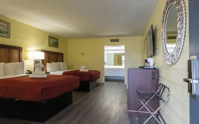 Photo 3 - Heart of Manteo Motor Lodge