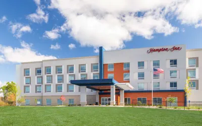 Photo 2 - Hampton Inn by Hilton Bedford