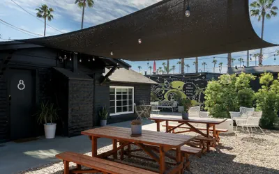 Photo 2 - The Green Room Hotel